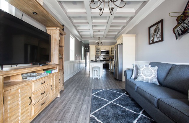 Mid City Mansion, Southern Living Walk to streetcar