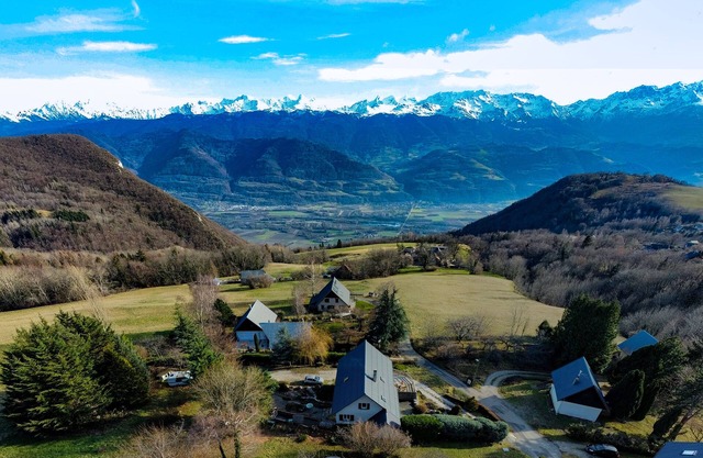 Mid-range mountain apartment with breathtaking views of the Alps