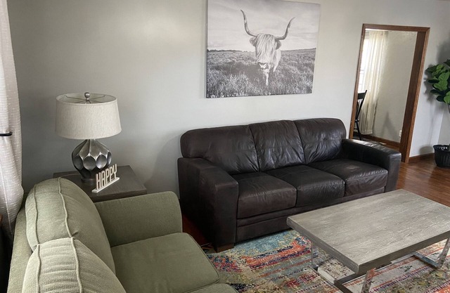 Mid-term stay close to hospitals and other industries in Joplin!