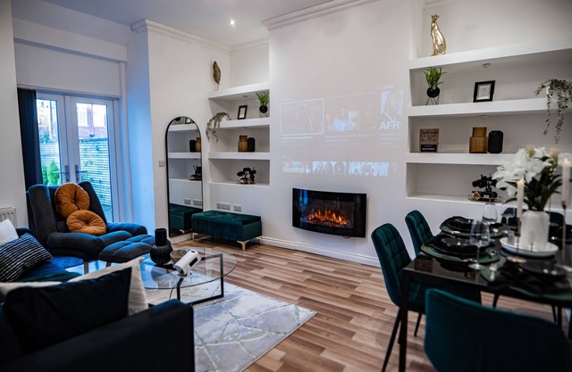 Middleton 4-Beds, Sleeps 7 with Street Parking