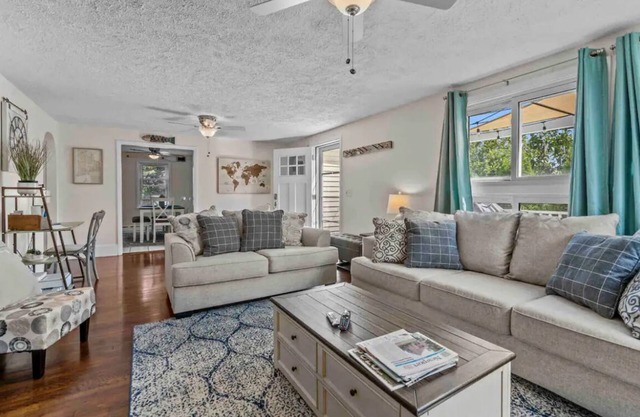 Middletown Beach Bungalow Near Newport