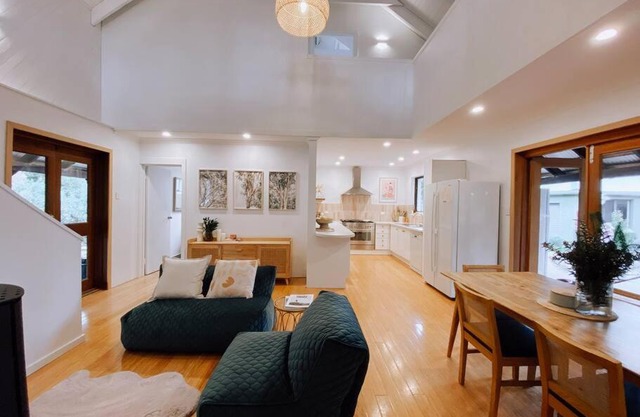 Mika · Cabin with fireplace, walk to the beach