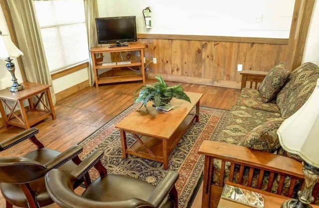 Mill Haus #478A 1 bedroom 1 bathroom sleeps 4 on Guadalupe River