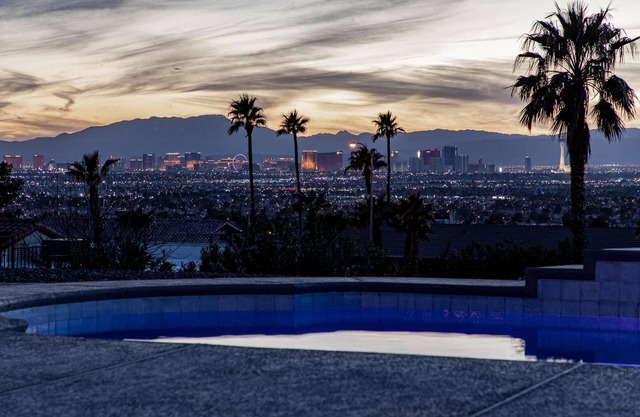 Million dollar View Luxury Single home(with HOA amenities)13mi strip & Airport