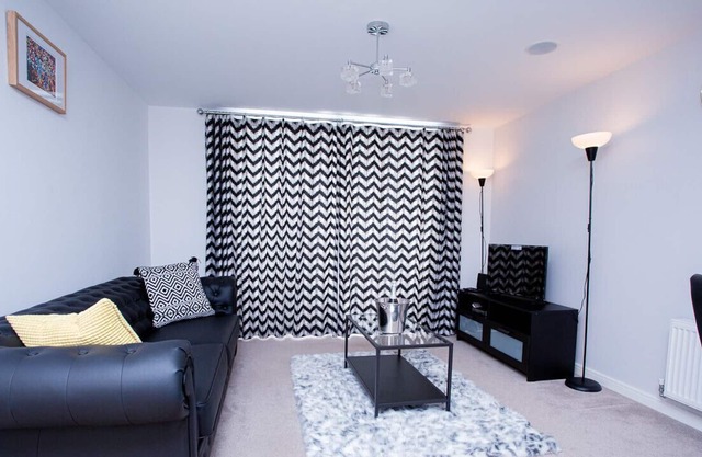 Mills Apartment