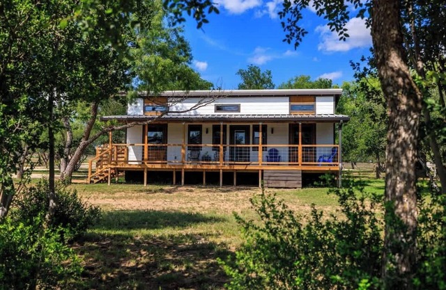 Mimosa Waterfront with Hot Tub