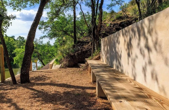Mimosa Waterfront With Hot Tub