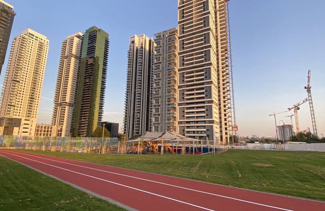 Mini penthouse on the 32nd floor in Bat Yam