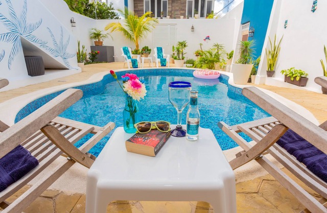 Mini-Resort Luxury: Walk Everywhere, Coffee Bar, Ultra WiFi