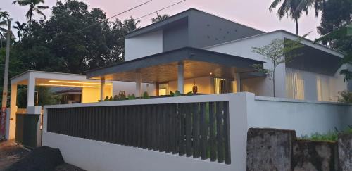 Minimalistic Charm near Guruvayoor Temple- Home