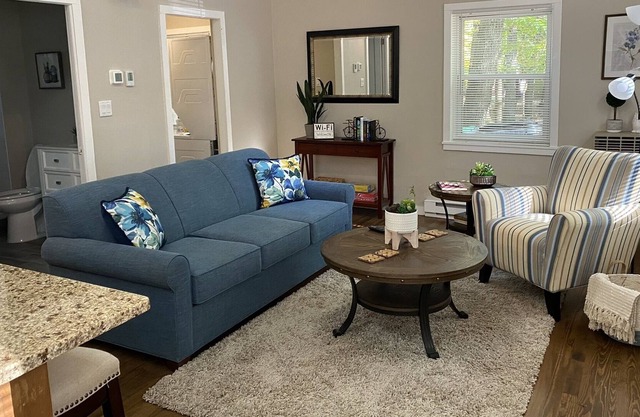 Minutes To Lake Wallenpaupack, Hot Tub, Fire Pit