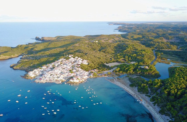 Minutes walk from the beach, a modern family house with breathtaking sea views