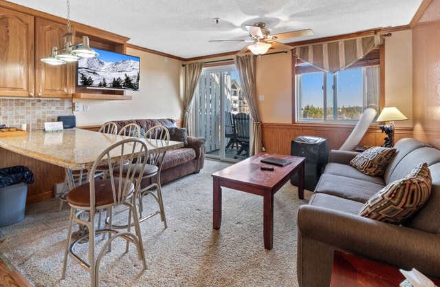 ML324 Charming & Rustic 1BR/1BA, relaxing mountain view (Connects to ML326)