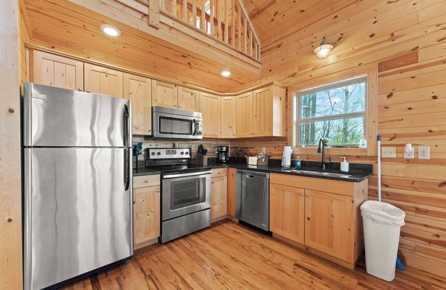 Mnt. View Cabin Near River w/Hot Tub + Fire Pit Sleeps 10