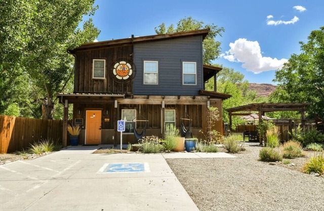 Moab Digs - Your Downtown Basecamp!