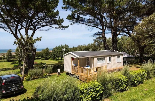 Mobil Home Standard 32m2 (3 Schlafzimmer) + integrierte Terrasse + TV 6 Personen