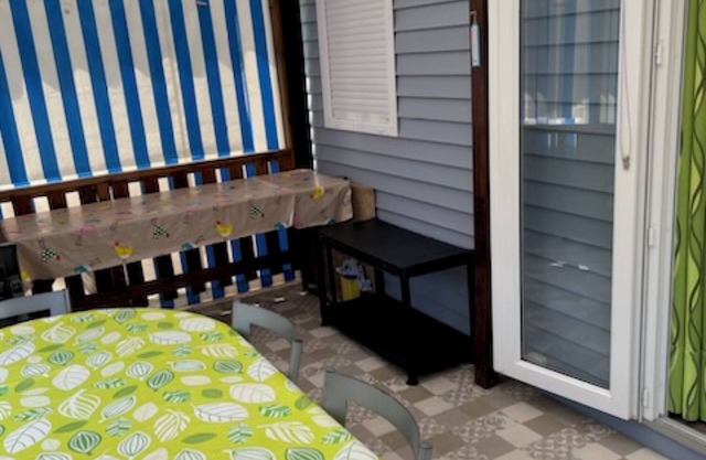 Mobile Home 'Mobil-home Kapa - Proche Mer' with Shared Pool, Private Terrace and Private Garden