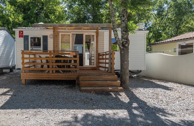 Mobile Home 'Confort B - 1-5 Persons' with Shared Pool, Private Terrace and Communal Garden