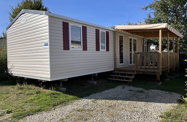 Mobile home with 3 bedrooms 2 bathrooms at Domaine de Dugny