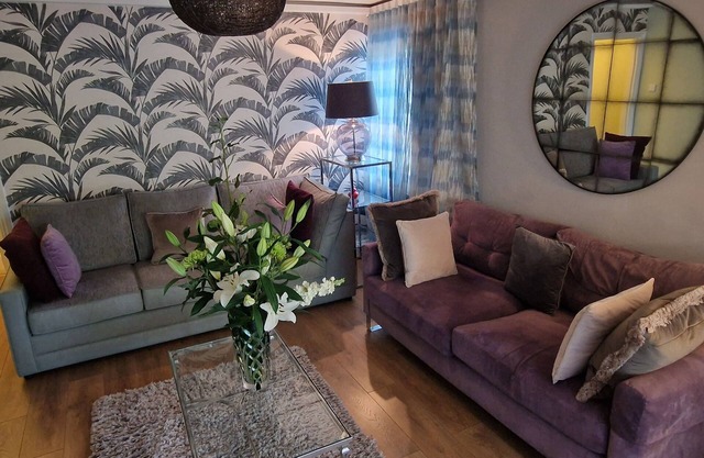 Modern 1 bed apartment minutes walk from the beach