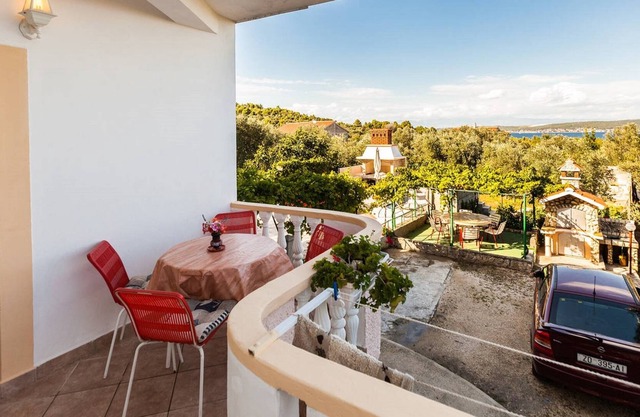 MODERN 1 BED. APARTMENT/STUNING SEAVIEW VILLA IN CROATIA!