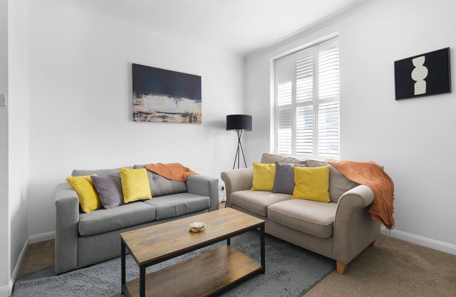 Modern 1 Bedroom Apartment in Gravesend