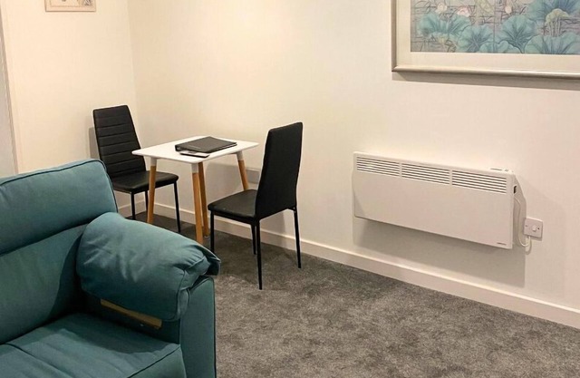 Modern 1 Bedroom Flat in St Helens – Ideal for Relocation or Work Trips