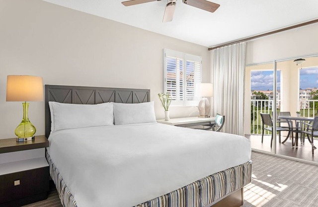 Modern 1 King Bedroom Villa in Grande Vista