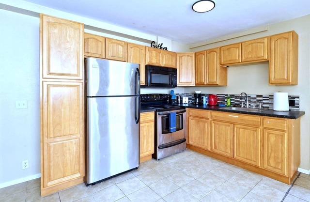 Modern 1BR Apt | Near SeaTac | Unit 5 @ S. Seattle