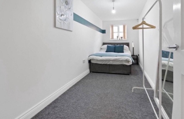 Modern 2 Bed Apartment close to Birmingham
