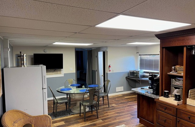 Modern 2 Bed Suite on Bourbon Trail