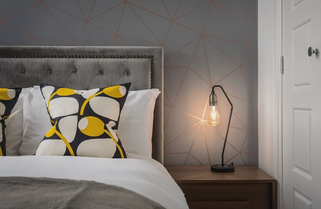 Modern 2 Bedroom Town Centre Apartment