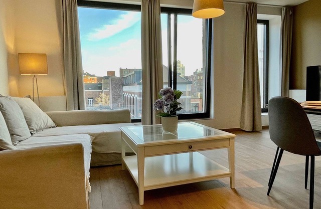 Modern 2BR 1.5 BA Near Diamond District by Oneluxstay