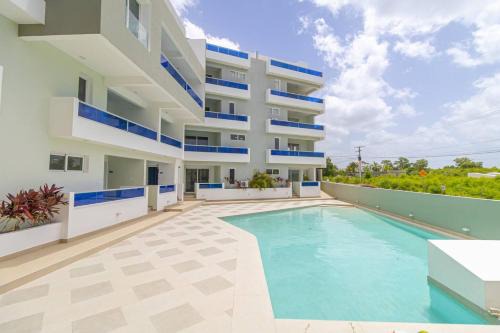 Modern 2BR Condo with Pool