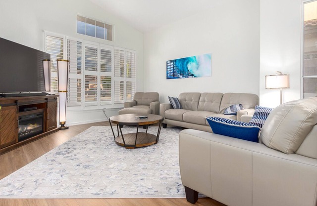 Modern 3 Bedroom Cave Creek Home with Sparkling Pool