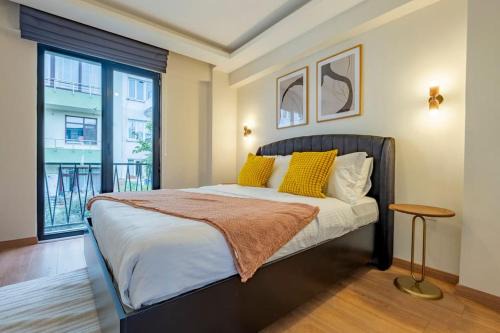 Modern 3-Bedroom Duplex with Two Balconies, 2BA