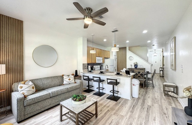 Modern 3bedrooms, 3bathrooms Steps from Disney