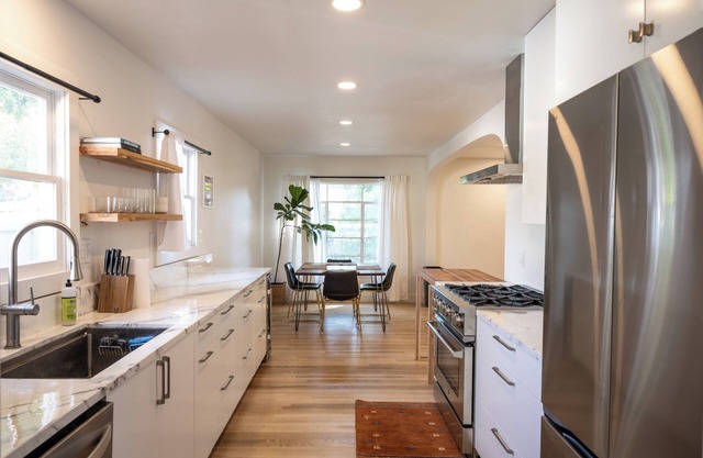 Modern 3BR/2BA Midtown Retreat - Fully Furnished - Walk to Hospital, Shops