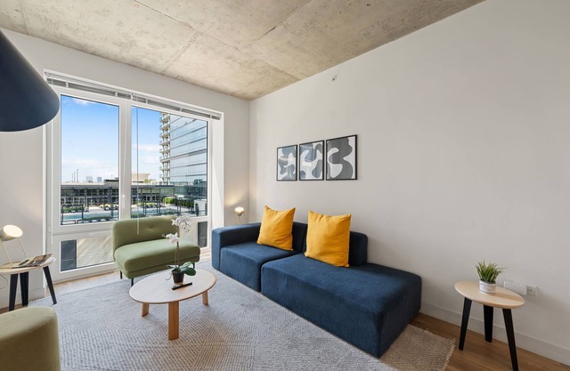 Modern 3BR City Retreat - Near Old Town & River North