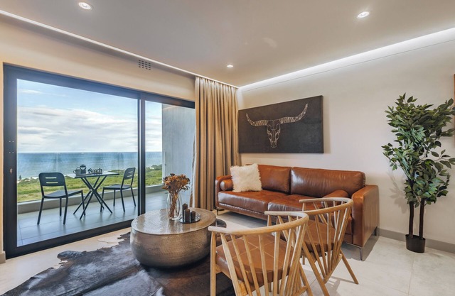 Modern 3BR , Ocean Views & Near Gateway Mall