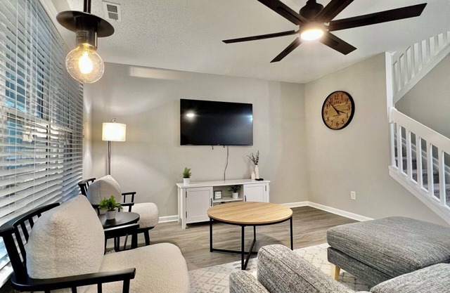 Modern 3BR Townhome - Whitewater Center + Roku TVs