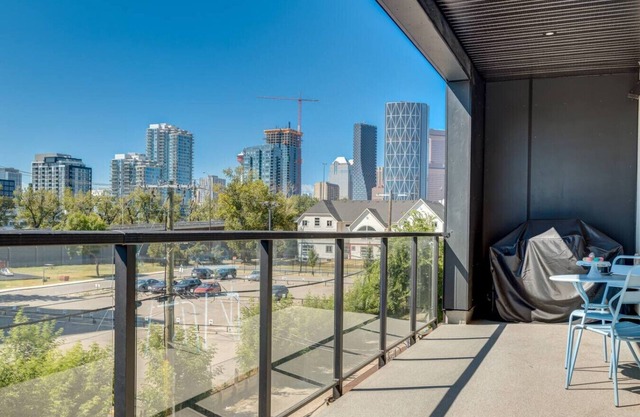 Modern 3BR unit in the heart of Calgary