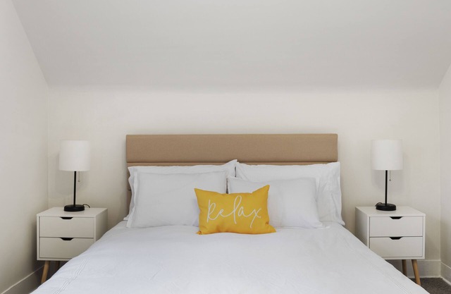 Modern 4 BR/2 Bath House near University of Rochester