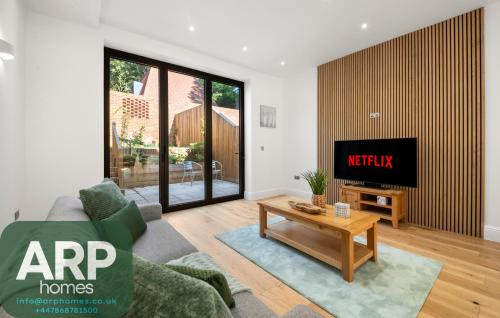 Modern 4BR Home, Ideal for Long Stays & Relocation