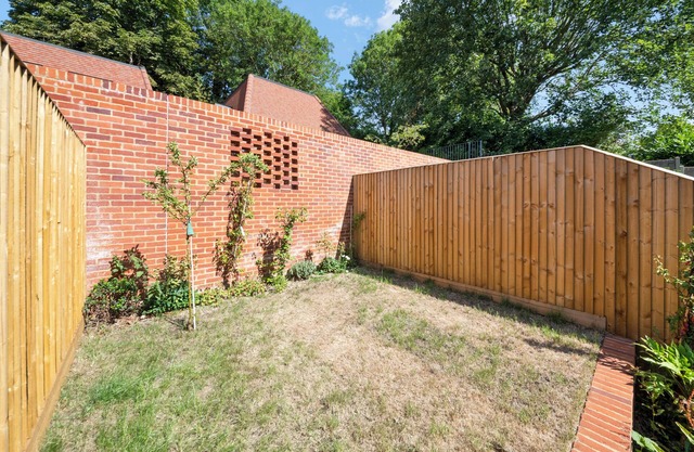 Modern 4BR Home, Ideal for Long Stays & Relocation