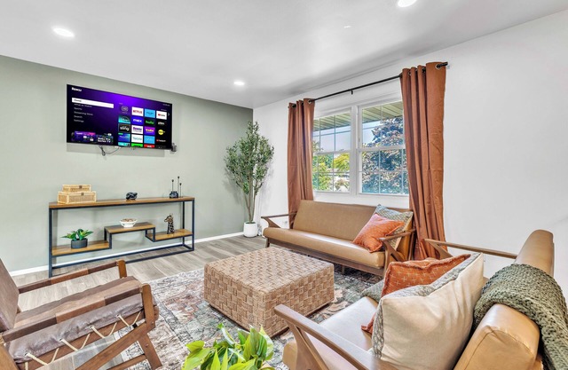 Modern 4BR Home Near Chicago Sleeps 10 Pets OK