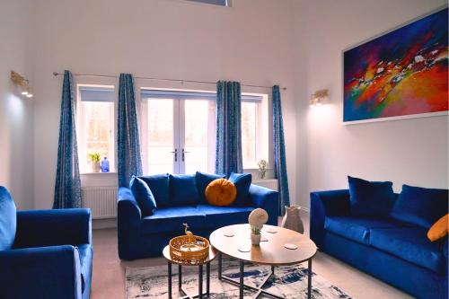 Modern 5 Bed 2 Bath Home with Parking