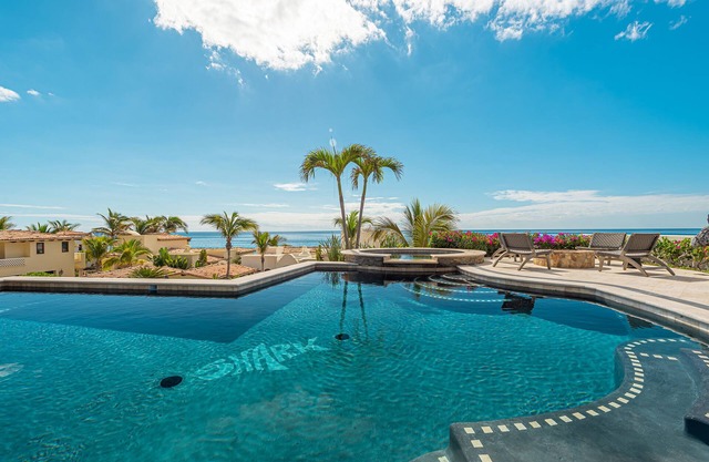 Modern 5bd Villa in a Beachfront community with private pool and jacuzzi