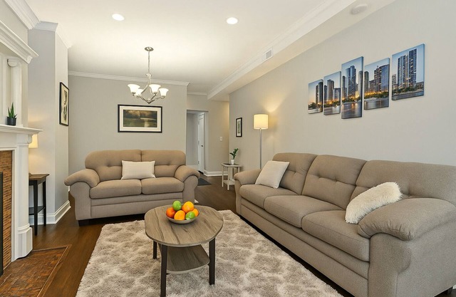 Modern 6BR House Steps to Wrigleyville