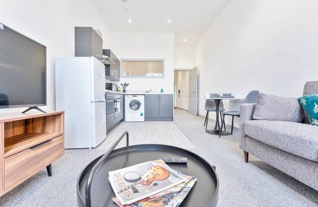 Modern and Bright 1 Bed Apartment, Dudley